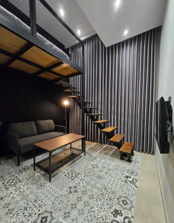 Mulyadi Suites Cianjur Отели рядом с достопримечательностью «Alun-Alun Cianjur»