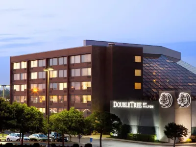 DoubleTree by Hilton Hotel Rochester Các khách sạn ở Henrietta