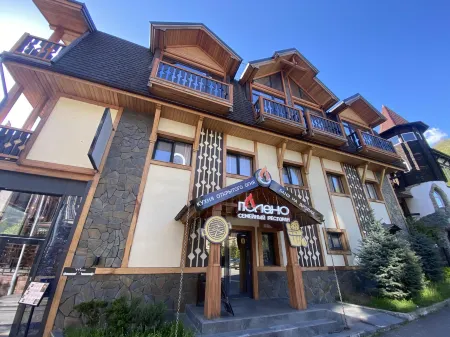 Wood House (Вуд Хаус) Отели рядом с достопримечательностью «Смотровая поляна 960»