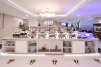 Grand Senyum Hotel - breakfast