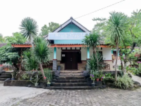 Rock Garden Homestay & Resto by Zuzu Hoteles en Tepus