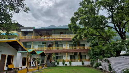 Tree House Cottage by Survottam Resort