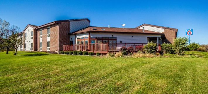 Motel 6 Saukville, WI Отели в г. Озоки