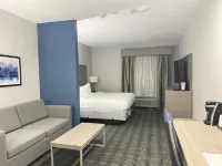 Merica Inn & Suites - parking