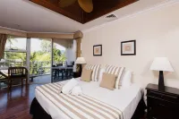 Villa Beach Palm Cove - Parking