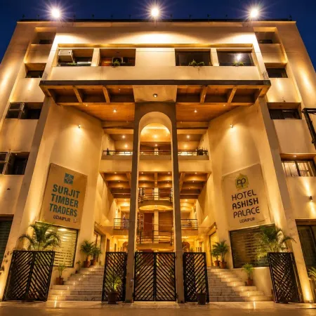 Ashish Palace - A City Centre Hotel