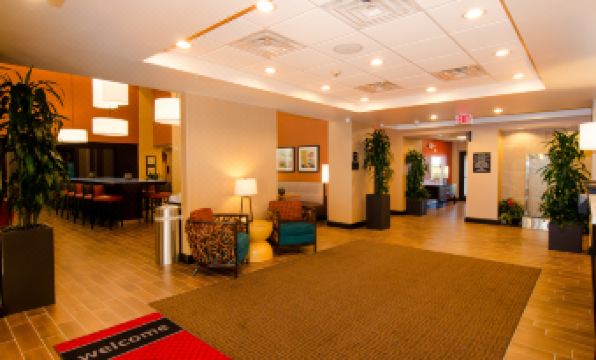 6. 햄프턴 인 & ..