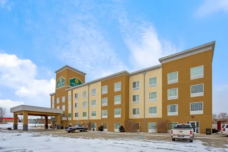 La Quinta Inn & Suites by Wyndham Dickinson Отели в г. Старк