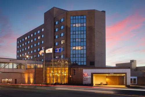 Oshkosh Marriott Waterfront Hotel & Convention Center Các khách sạn ở Oshkosh