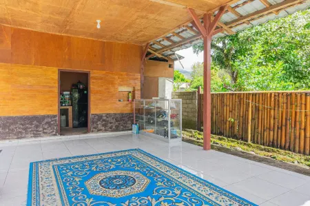 Puncak Rinjani Lodge Отели рядом с достопримечательностью «Бакит Селонг»