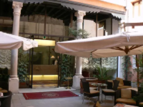 โรงแรมลิอัสซิดีพาเลซ