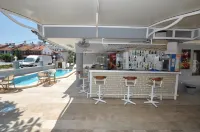 Defne & Zevkim Hotel - Quầy bar