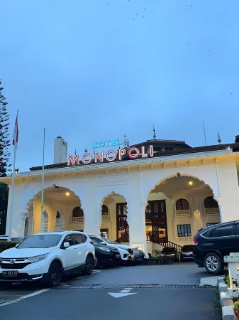 Monopoli Hotel Bukittinggi Отели рядом с достопримечательностью «Jam Gadang Bukittinggi»