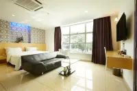 East Sun Hotel Sekinchan - parking