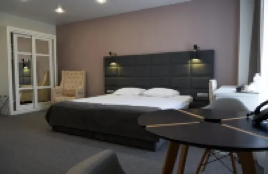 Park Side Inn فنادق في نيجنفارتوفسك