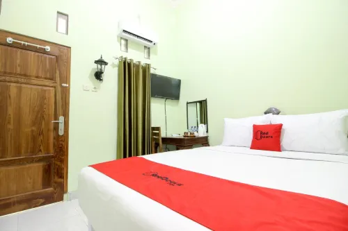 RedDoorz Plus Near Taman Sari
