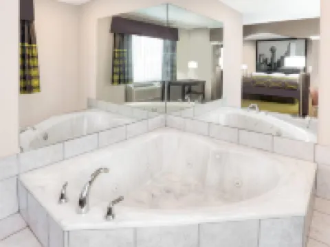 Super 8 by Wyndham Bedford DFW Airport West Hotels in Bedford