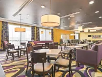 La Quinta Inn & Suites by Wyndham Luling Hotels in Luling