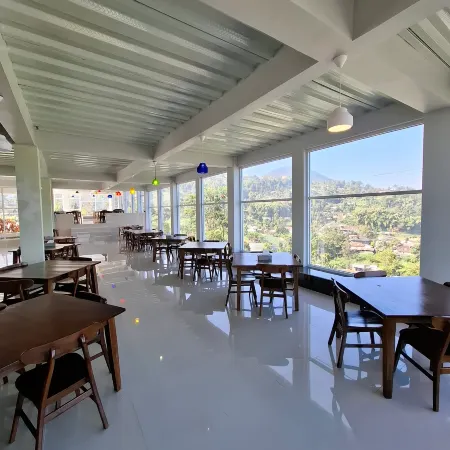 Hazuma Homestay Отели в г. Sine