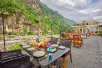 Paradise-The Whitehouse Cafe