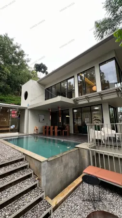 Hanok Haven Villa by the Feelas Отели рядом с достопримечательностью «Wot Batu»