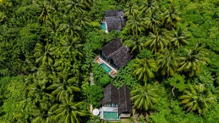 Satya Boutique Resort & Spa Отели рядом с достопримечательностью «Суорадж Дуип»