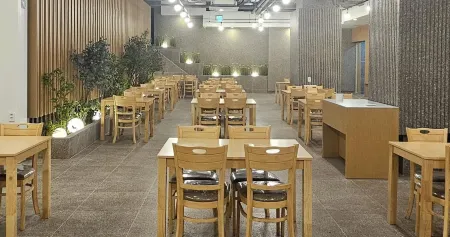 Geojedo Gohyeon Hotel Vibe Отели рядом с достопримечательностью «Hakdong Mongdol Beach»