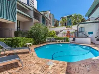 Spring Hill Mews Apartments - Pools