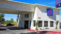 Motel 6 Victorville, CA - Apple Valley - parking