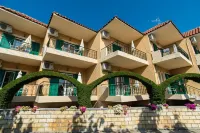 Konstantinos Hotel & Apartments I - Pools