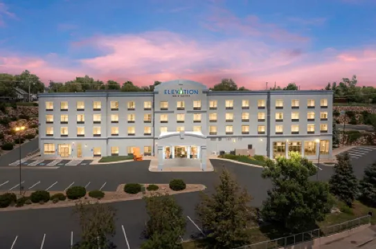 Elevation Inn & Suites, Trademark Collection by Wyndham