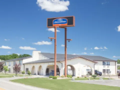 Howard Johnson by Wyndham Appleton Hotels in Appleton