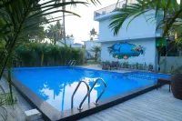 Palm Wave Beach Resort - مسبح خاص