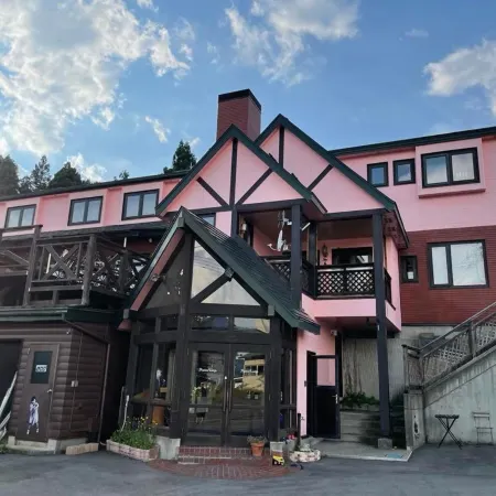 Alpine Lodge