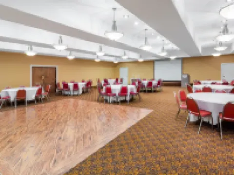 克洛維斯温德姆戴斯套房酒店 克洛維斯酒店