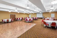 Days Inn & Suites by Wyndham Clovis
