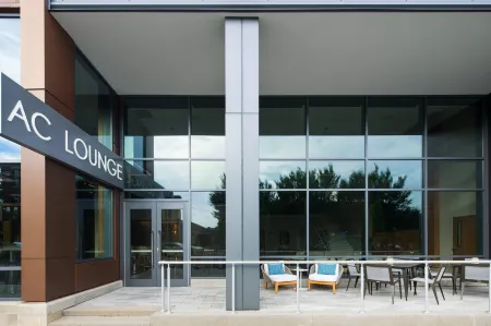 AC Hotel Louisville Downtown Отели рядом с достопримечательностью «Мост «Большой четвёрки»»