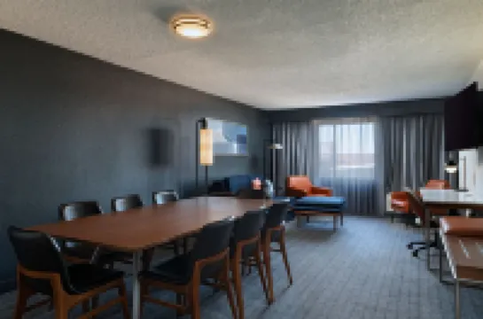 拉雷多萬怡飯店