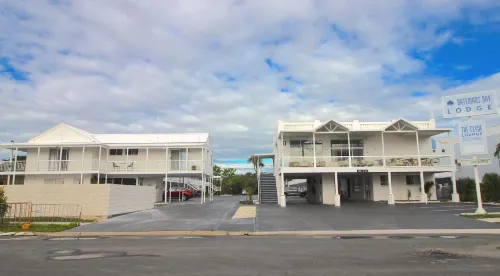 Batemans Bay Lodge - parking