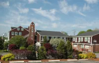 Lamies Inn & the Old Salt Tavern Hotels near Phillips Exeter Academy