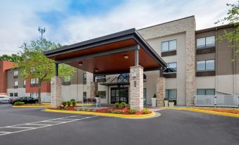 Holiday Inn Express & Suites Raleigh NE - Medical Ctr Area