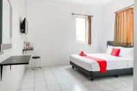RedDoorz Plus Near Galaxy Mall Các khách sạn ở Tambaksari