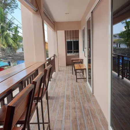 Sairee Center Guest House