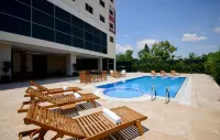 North Point Hotel - Pools