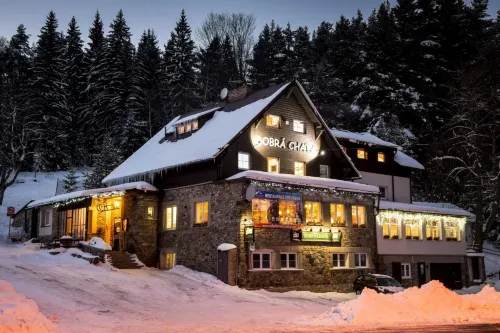 Horský Hotel Dobrá Chata فنادق في Sobesice