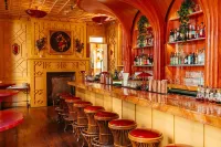 彼得與保羅酒店, Ash酒店