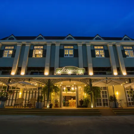 Mintara Hotel Отели рядом с достопримечательностью «Храм Фумин»