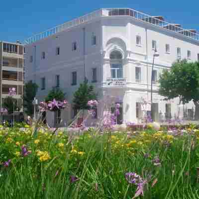 Ibis Styles Hyères Rooftop & Spa Hotel Exterior