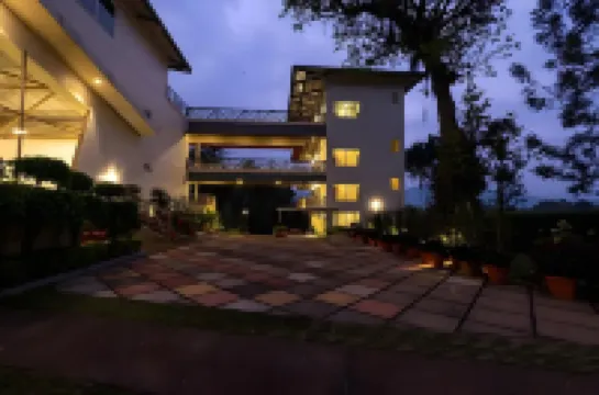 Honeydewwz Exoticaa Hotel & Resort Hotels near Baba Budangiri Peak