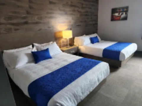 Razoolies Inn Hotels in Stephenville